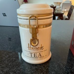 Harris’s tea holder.